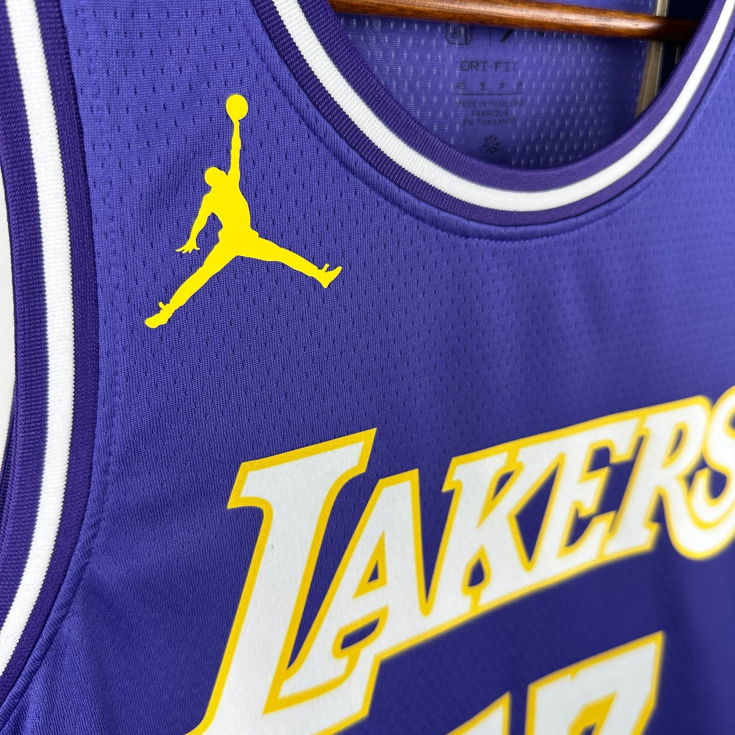 Jersey Lakers Statement Edition 2026 – Luka Dončić #77