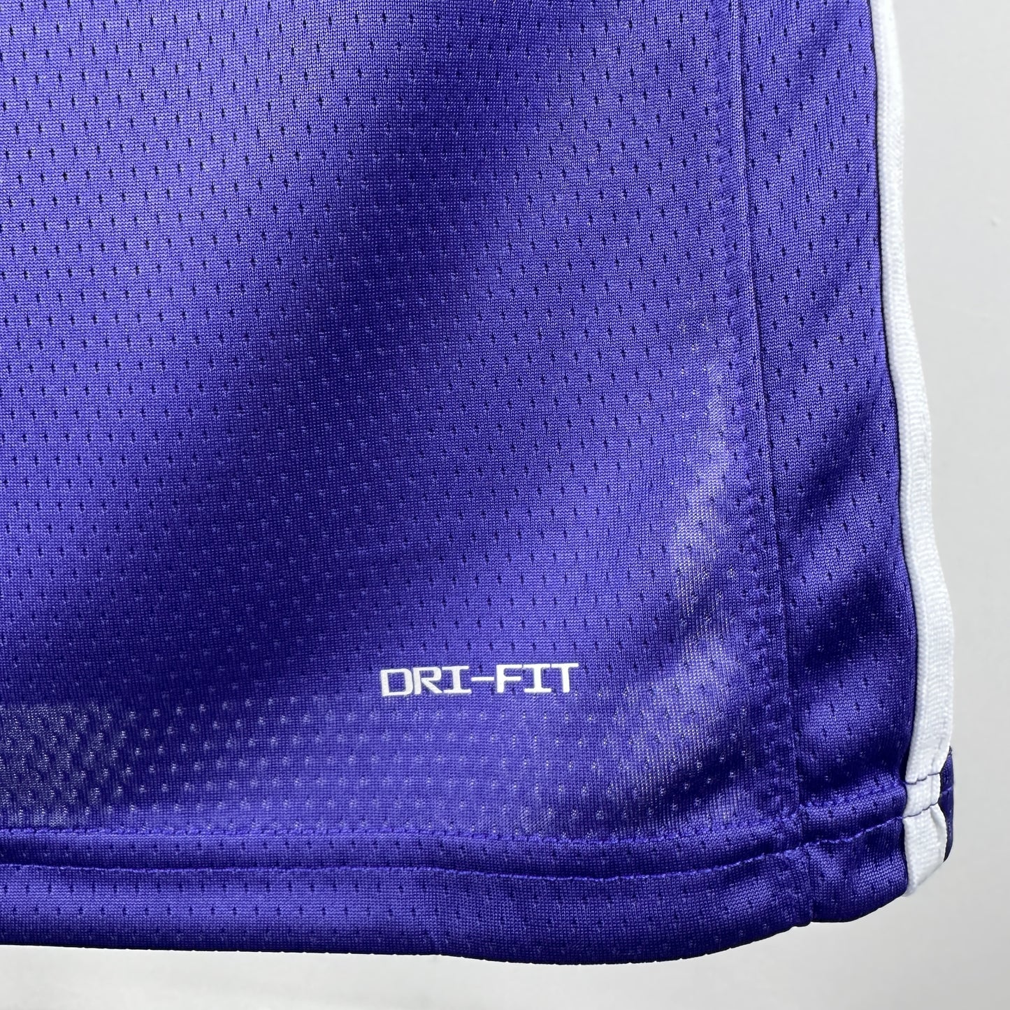 Jersey Lakers Statement Edition 2026 – Luka Dončić #77