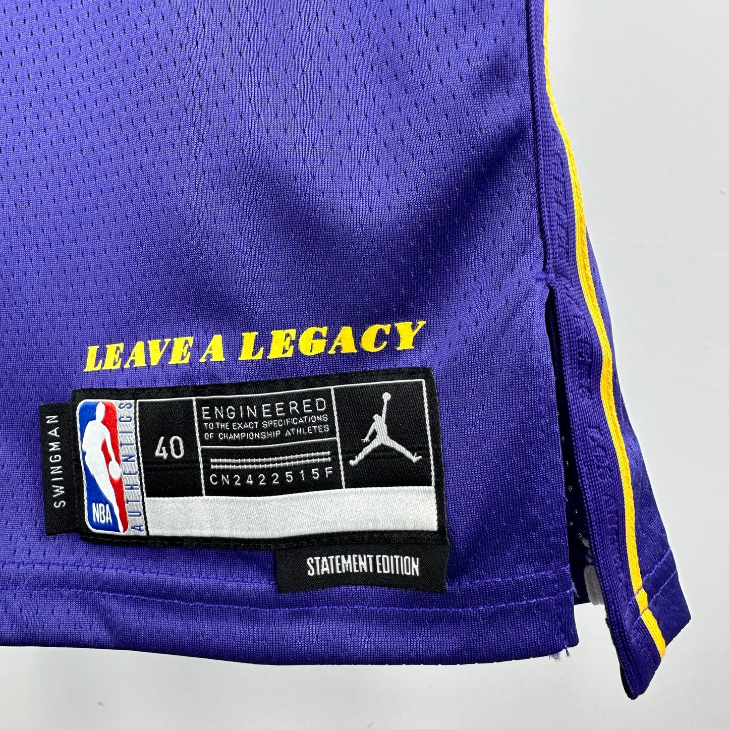 Jersey Lakers Statement Edition 2026 – Luka Dončić #77