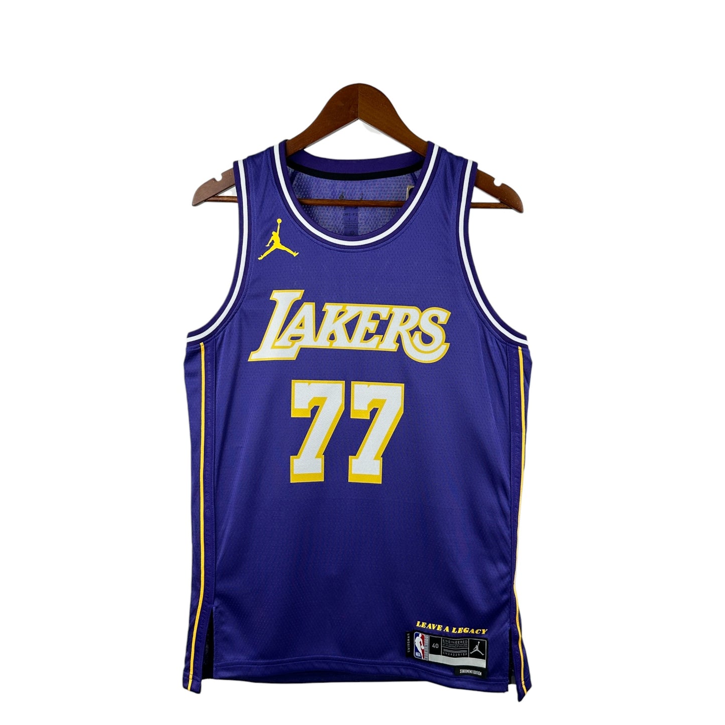 Jersey Lakers Statement Edition 2026 – Luka Dončić #77