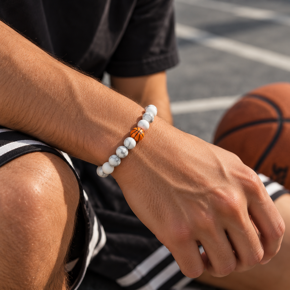 Pulsera de Básquetbol con Cuentas Blancas – Unisex