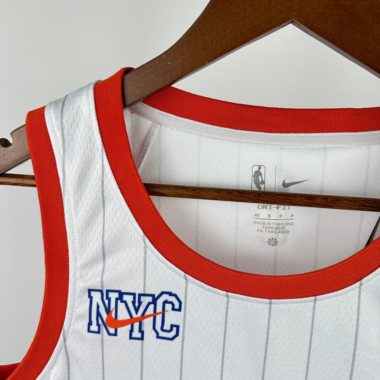 Jersey New York City Edition – Brunson #11 blanclo y Naranja 2024