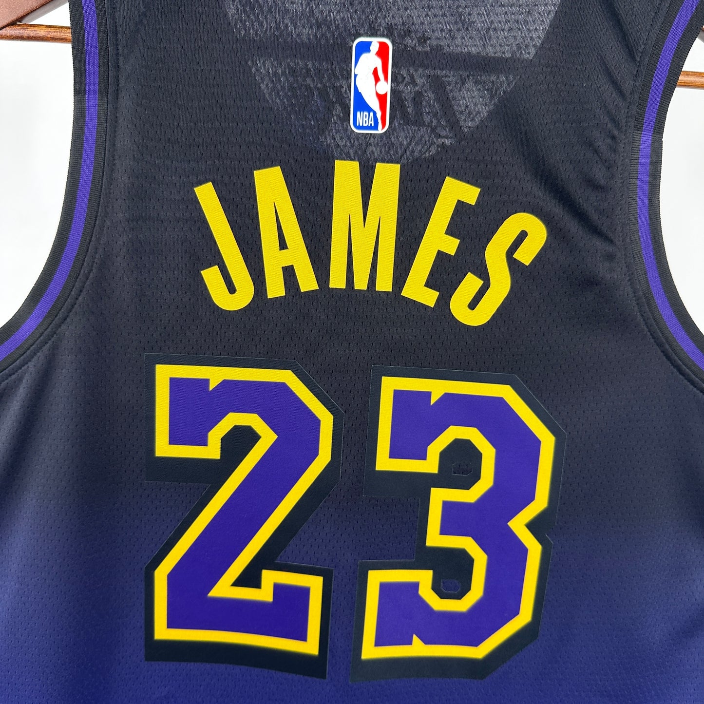 Jersey Los Angeles Lakers City Edition 2025 – LeBron James #23