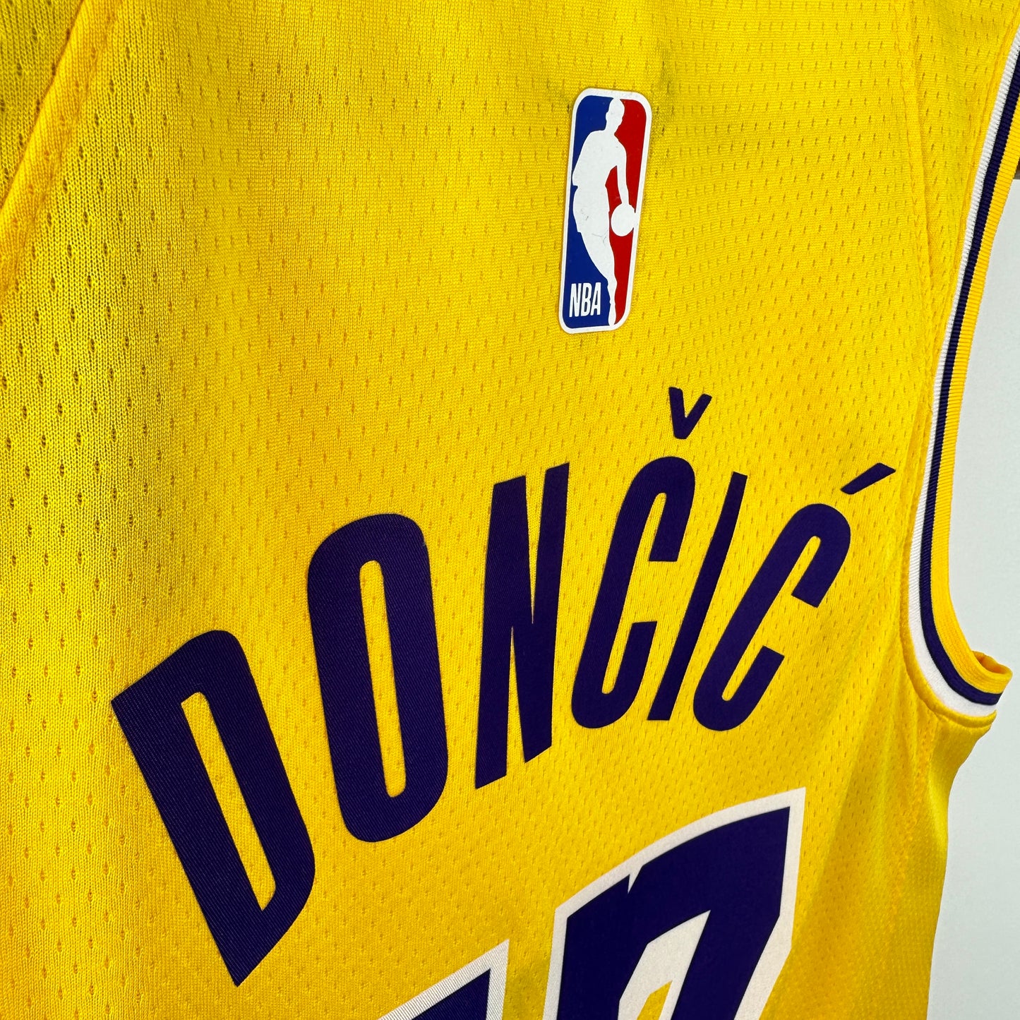 Jersey Los Angeles Lakers Icon – Luka #77