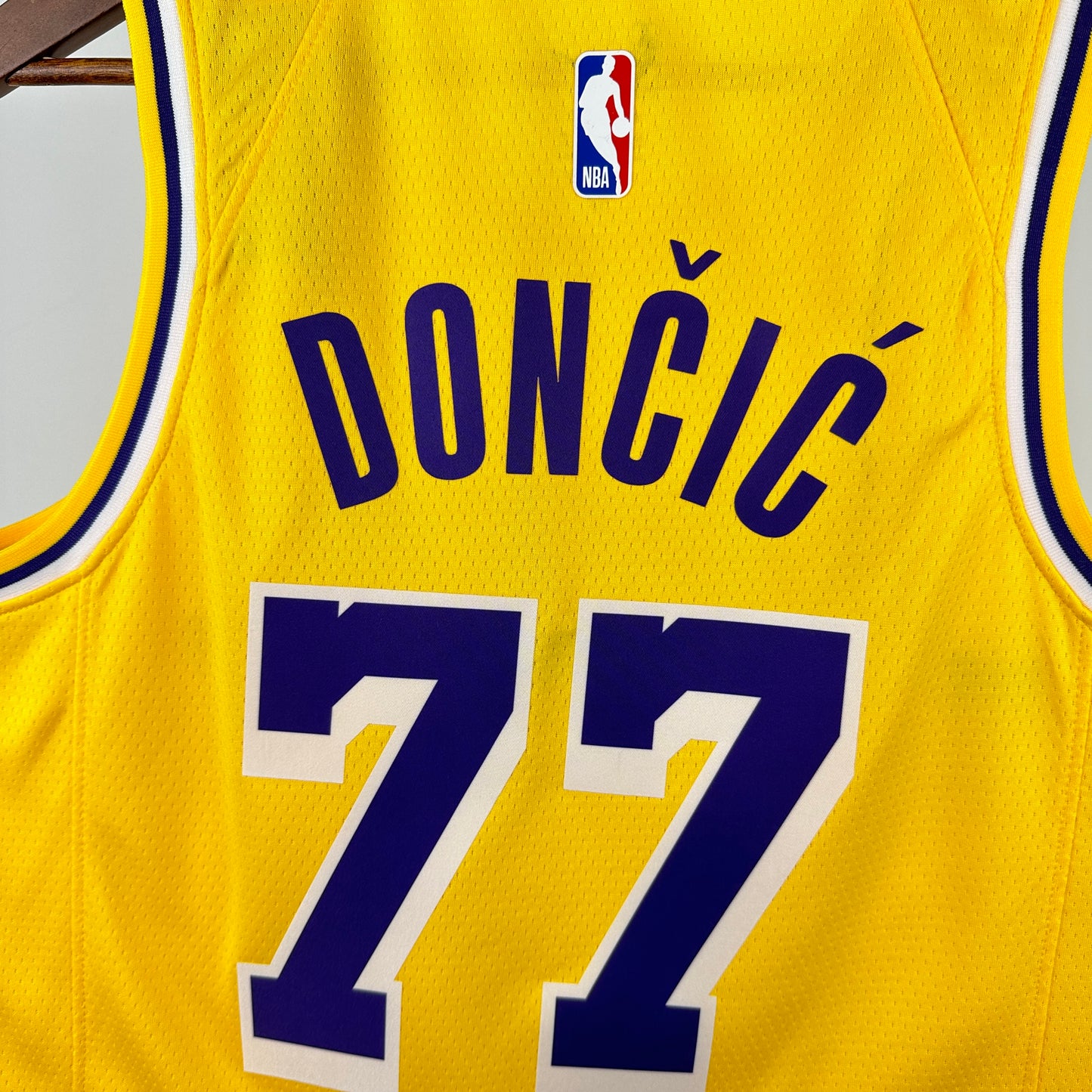 Jersey Los Angeles Lakers Icon – Luka #77
