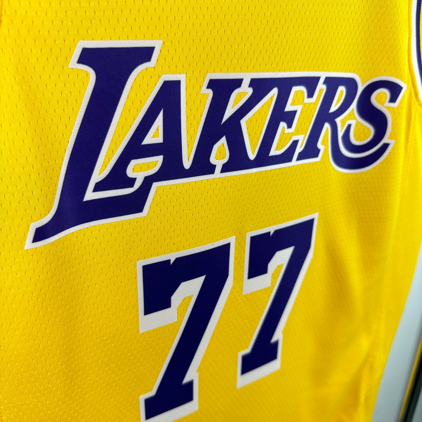 Jersey Los Angeles Lakers Icon – Luka #77