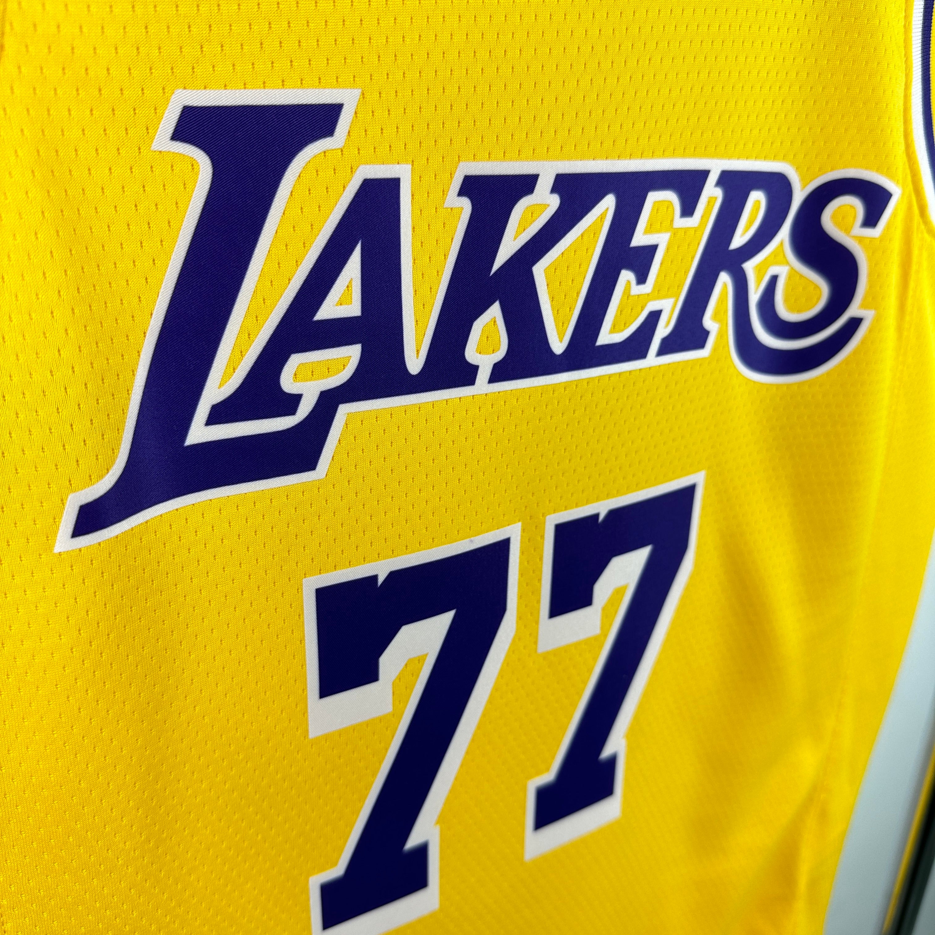 Jersey Los Angeles Lakers Icon – Luka #77