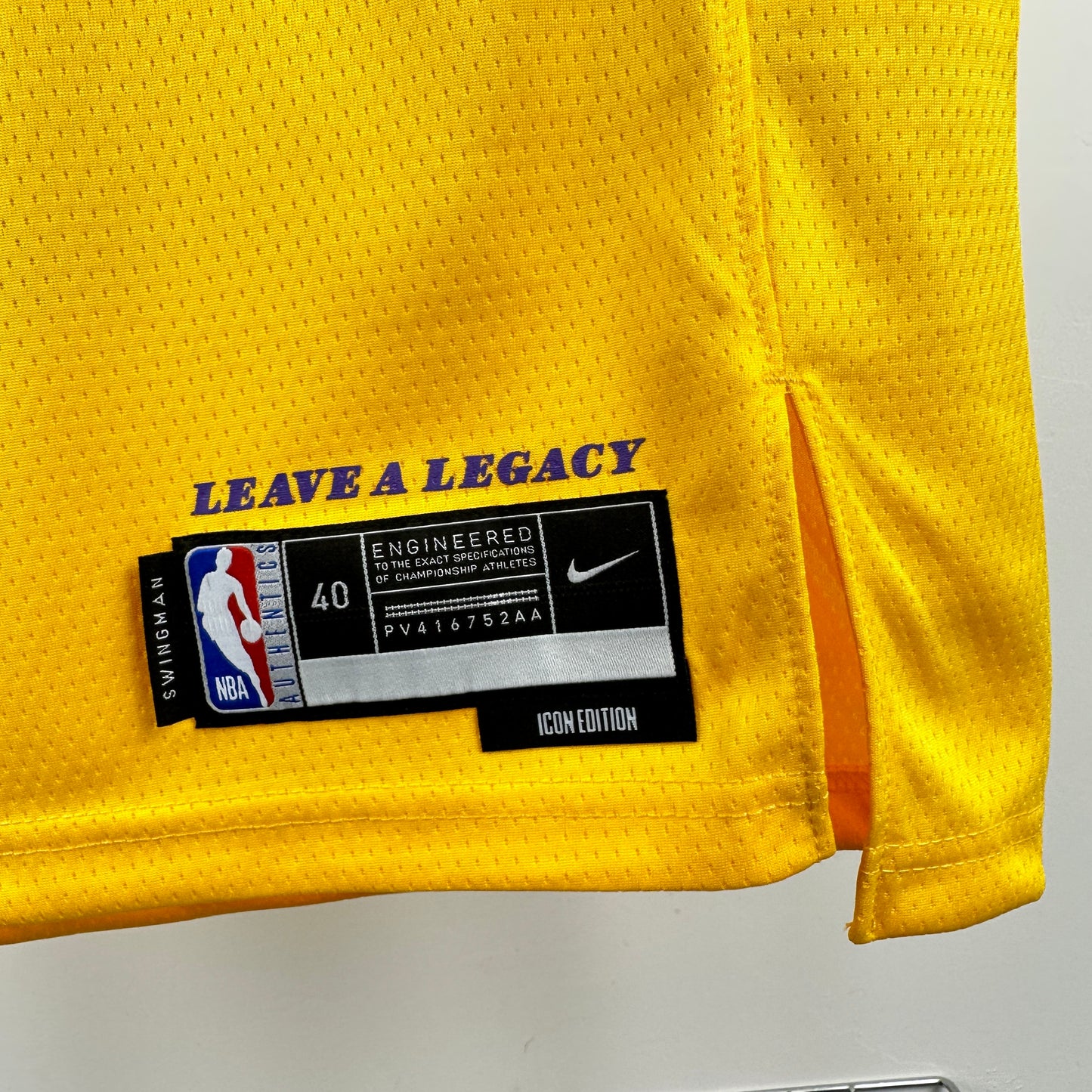 Jersey Los Angeles Lakers Icon – Luka #77