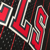 Jersey Clásico Chicago Bulls 1995-96 – Michael Jordan #23 Negro