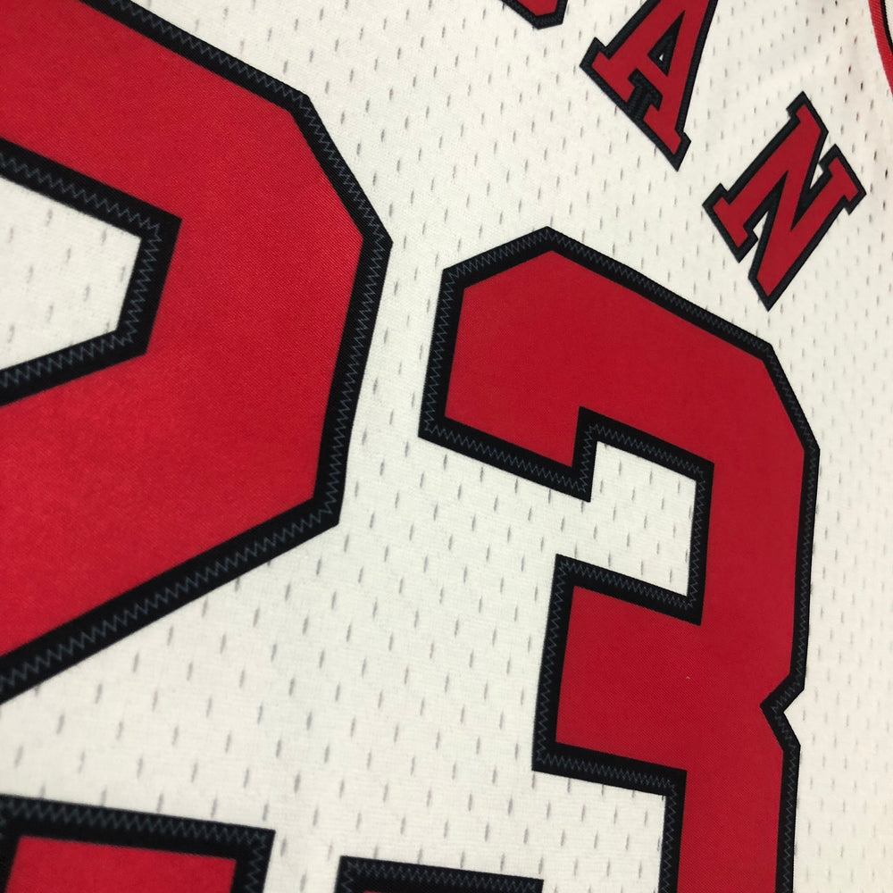 Jersey Clásico Chicago Bulls 1997-98 – Michael Jordan #23 Blanco