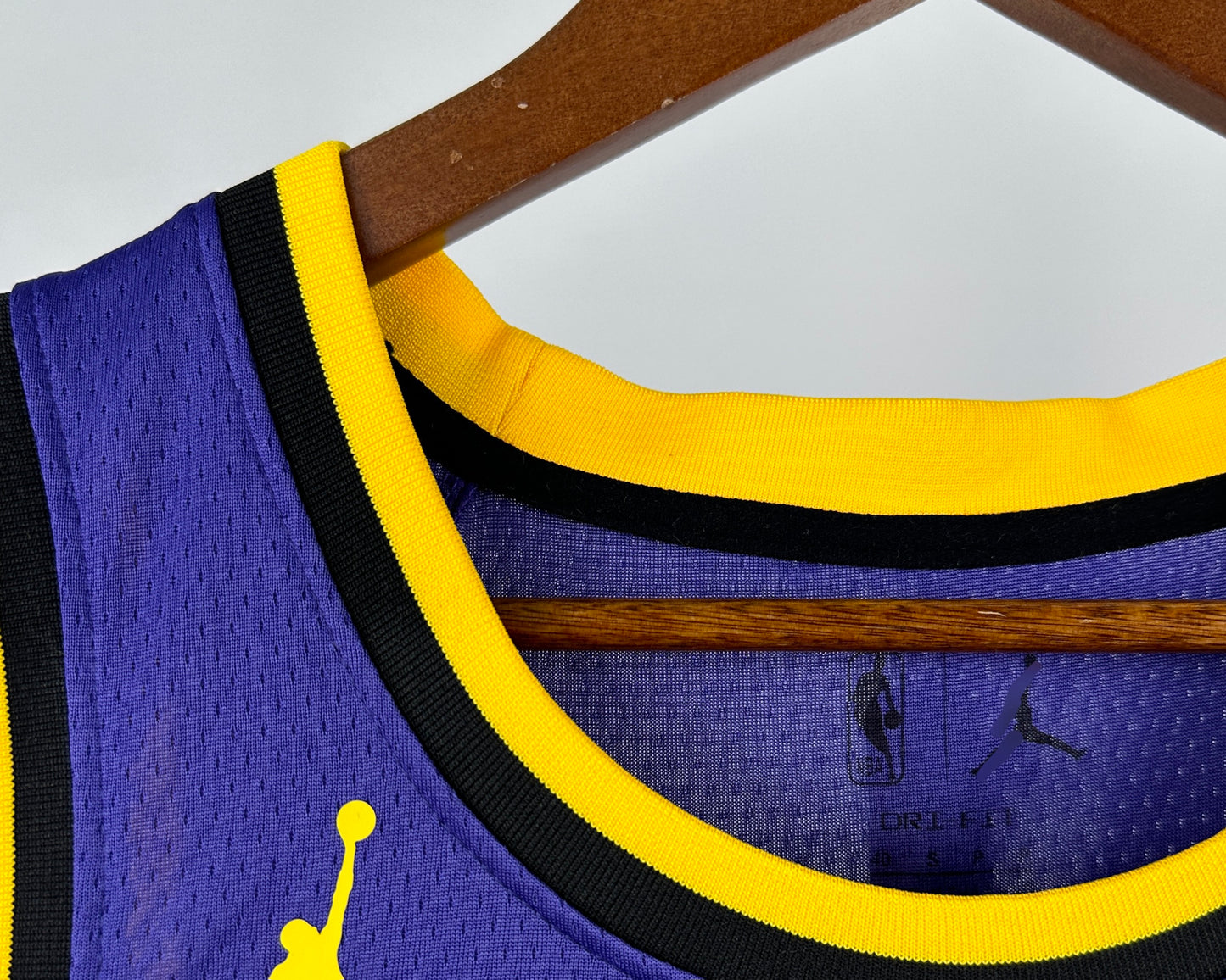 Jersey  Los Angeles Lakers Statement Edition 2025 – Luka Dončić #77