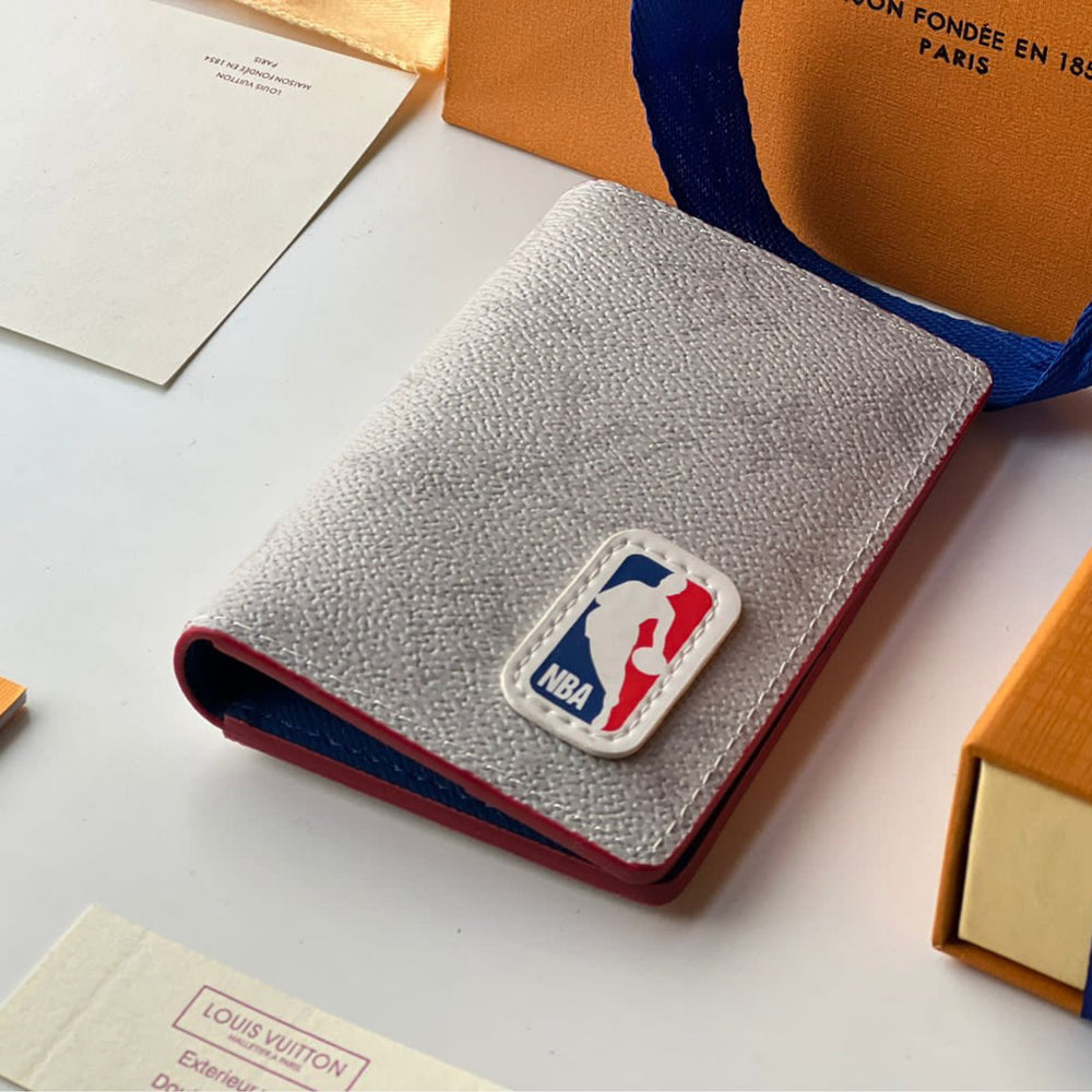 Cartera Tarjetero NBA Monograma Style – Compact Wallet