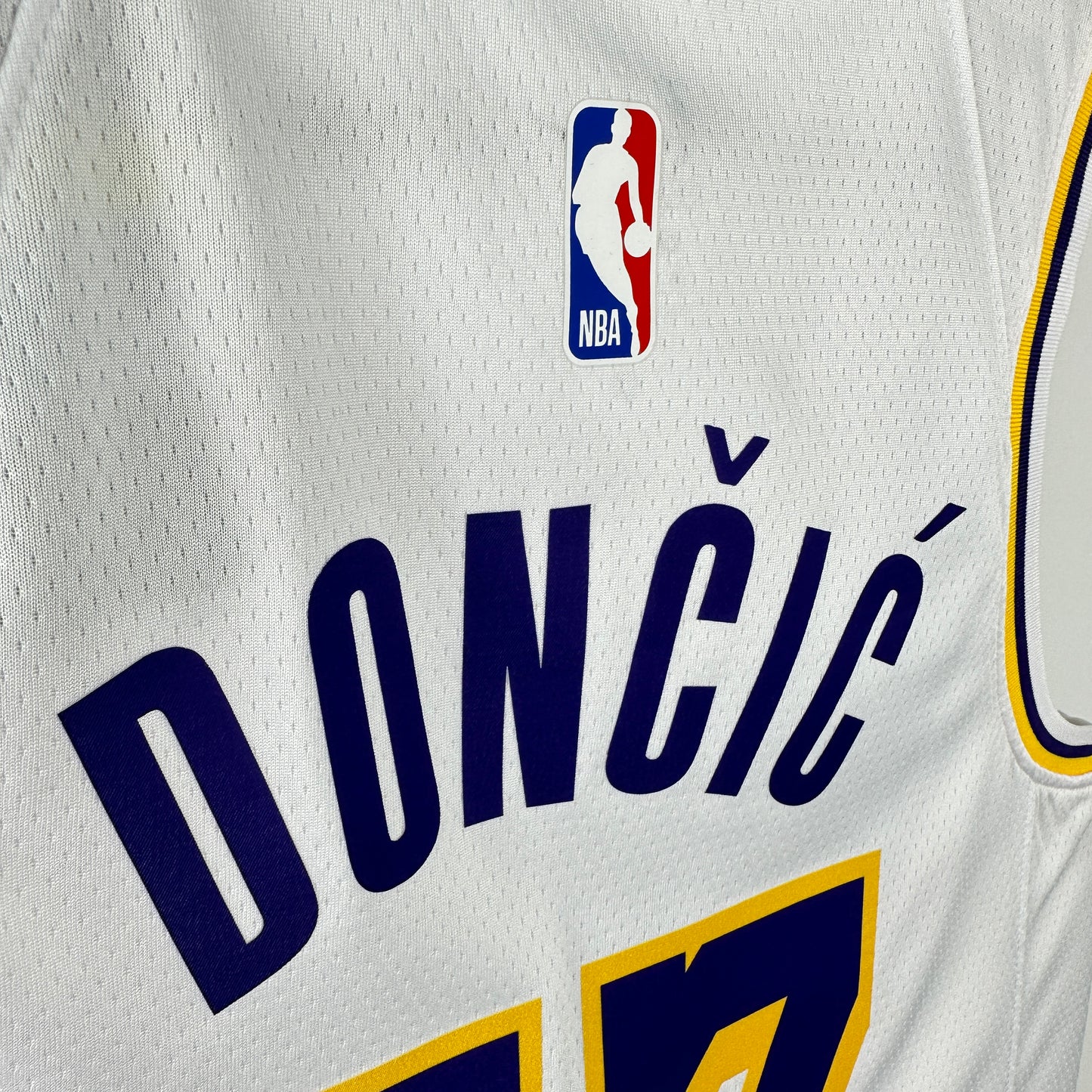 Jersey  Association Edition 2025 – Los Angeles Lakers Luka Dončić #77