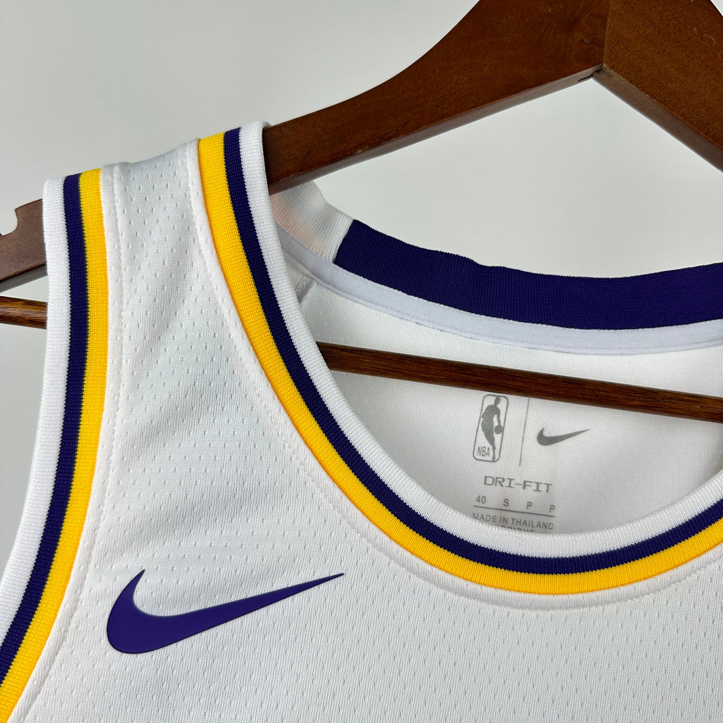 Jersey  Association Edition 2025 – Los Angeles Lakers Luka Dončić #77