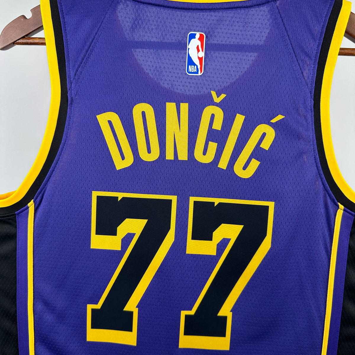 Jersey  Los Angeles Lakers Statement Edition 2025 – Luka Dončić #77