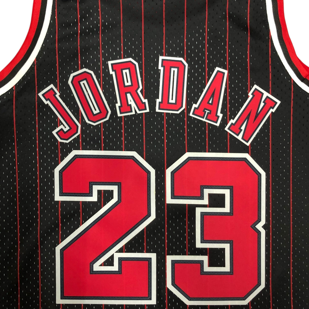 Jersey Clásico Chicago Bulls 1995-96 – Michael Jordan #23 Negro