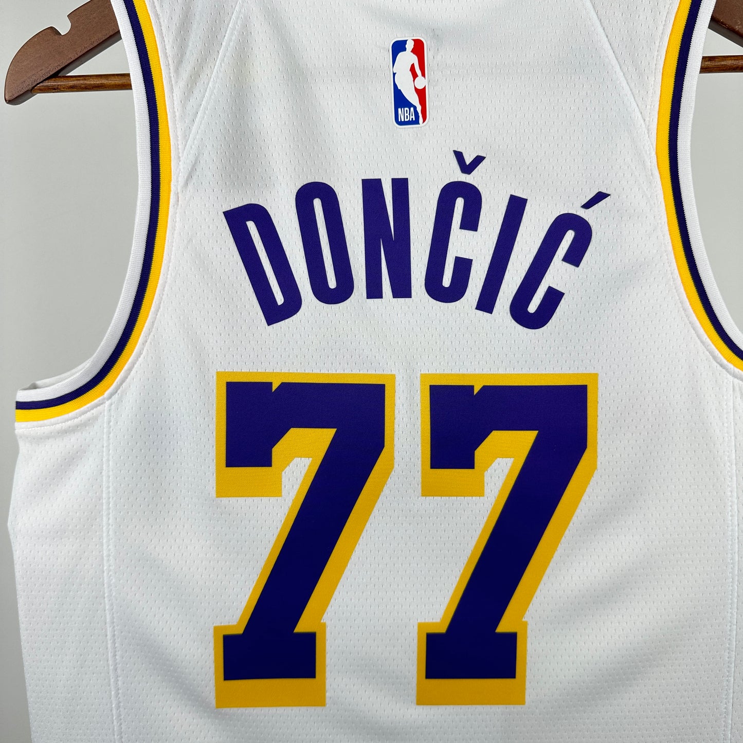 Jersey  Association Edition 2025 – Los Angeles Lakers Luka Dončić #77