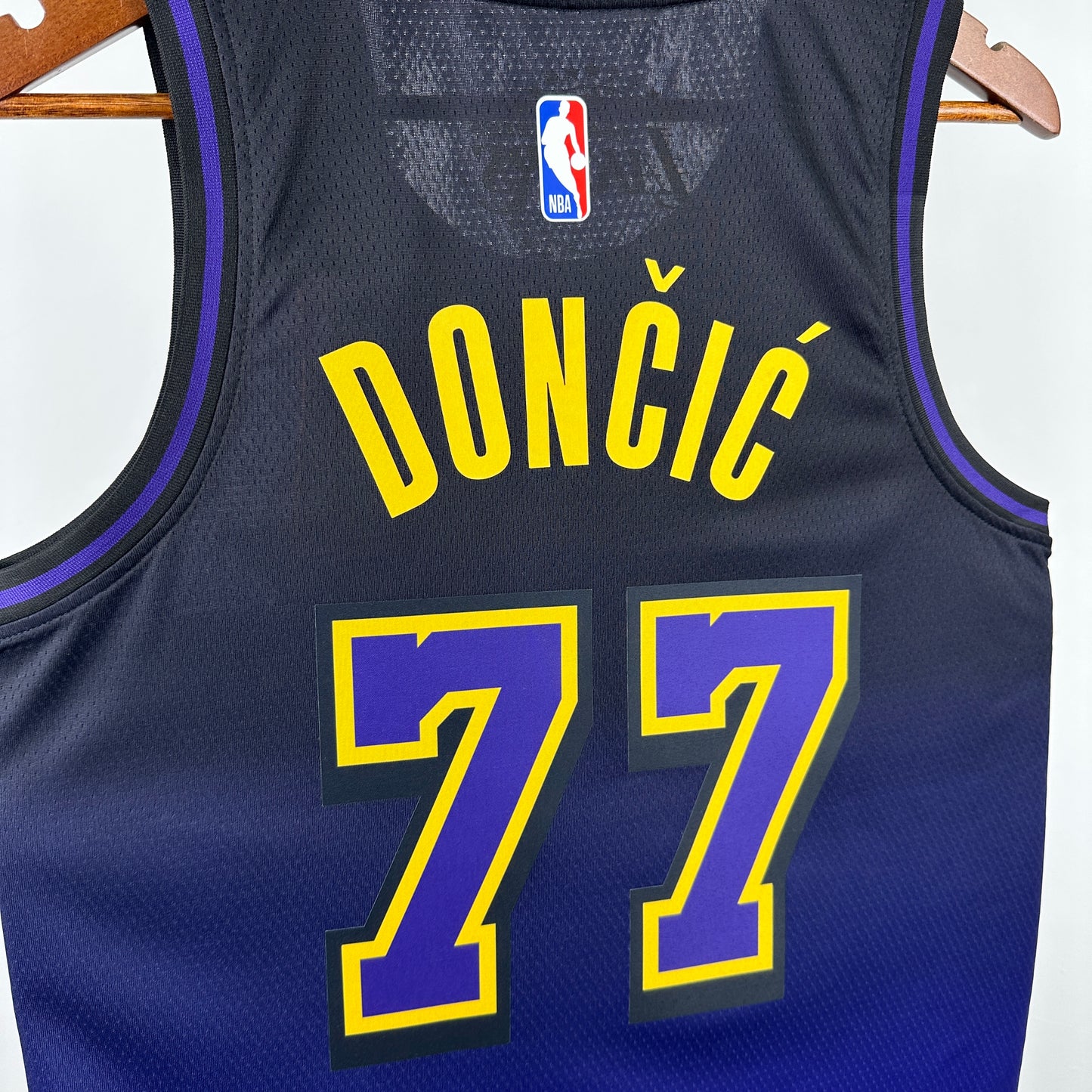 Jersey  Los Angeles Lakers City Edition 2025 – Luka Dončić #77